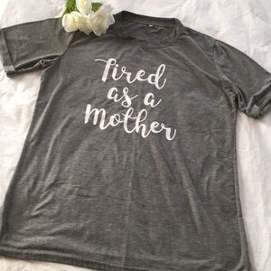 Super cute short sleeve gray graphic tee